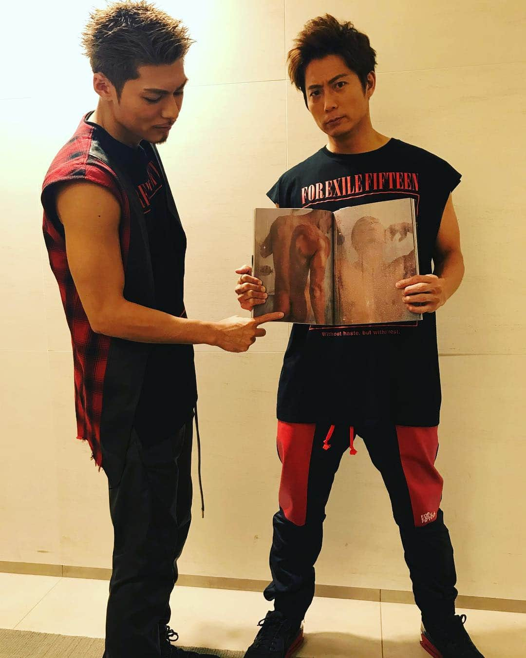 黒木啓司さんのインスタグラム写真 - (黒木啓司Instagram)「#平成最後のエロ本 w #是非一家に一吉 #八木将吉 #苫小牧の暴れん棒 #shokichi  #Mステ 前に刺激いただきました🔥」12月21日 18時17分 - exile_keiji