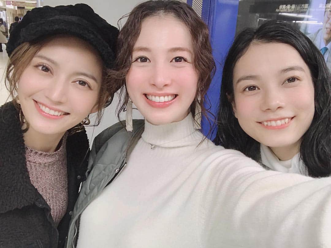 のインスタグラム：「３人で会えるのはなかなか難しい😂❤️ #大好きなふたり#変わらないはなみ#変わりまくるひろみ#大人になりました#らぶ」