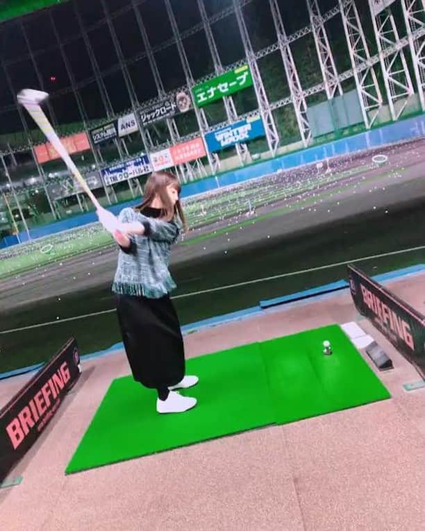 のインスタグラム：「. ラウンドに向けて杏南さんとゴルフ練習⛳️🏌️‍♂️ 100球打ってスカッとした🙃♡ #golf #ゴルフ #ゴルフ練習 #ゴルフ女子」