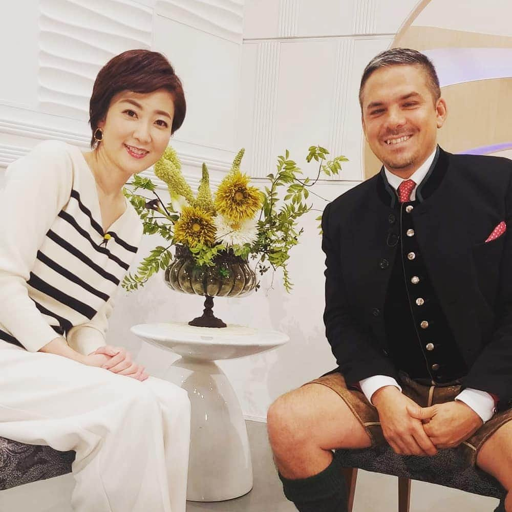 池尻和佳子さんのインスタグラム写真 - (池尻和佳子Instagram)「「チロ～リア～ン」のCMは、最初ラジオのみでの放送だったそうです😊  それなのに…誰もが知っているあのテレビCMが制作された背景など、伺っています🍀  千鳥饅頭総本舗原田社長のお父様、お母様の出会いのお話も、ビックリですよ💕  明日の朝5時20分～放送「池尻和佳子のトコワカ」、是非ご覧くださいm(_ _)m  #千鳥屋 #原田社長 #トコワカ #rkb」12月21日 21時05分 - wakako_ikejiri_rkb