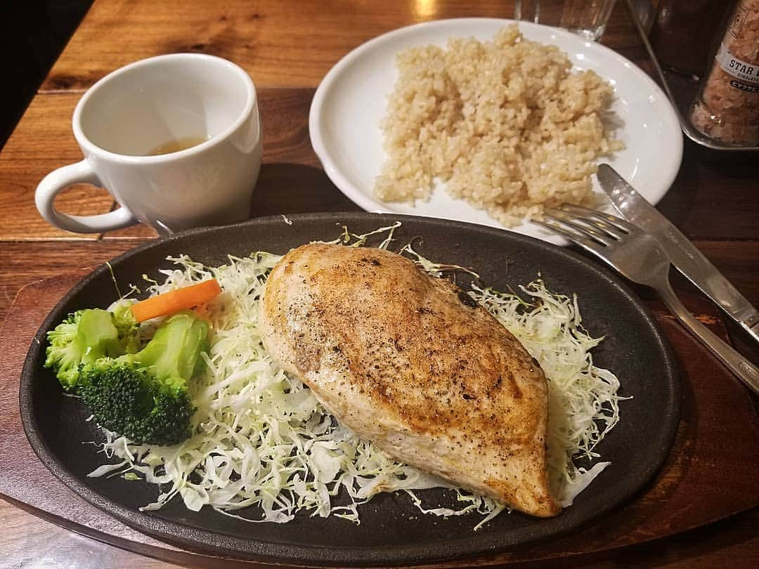 小林レイミさんのインスタグラム写真 - (小林レイミInstagram)「初！筋肉食堂🍖💪🔥使える！また行く❤️ #筋肉食堂 #鶏ムネ肉 #ステーキ #プロテイン #玄米 #ダイエット #ヘルシー #トレーニング #渋谷ランチ #渋谷 #sweet #スウィートインスタ #steak #chiken #lunch #diet #training #fitfood #healthyfood #healthyrecipes #yum #protein #l4l #fitgirl #healthymeal #workout」12月21日 21時37分 - _reimi._____