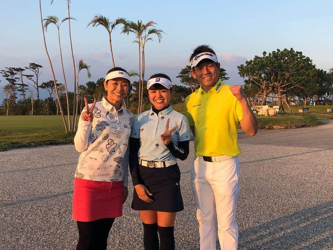廣田真優のインスタグラム：「先日二日間にわたって 『田中秀道のビックステップゴルフ』の撮影で 沖縄に行ってきました😽🌴 秀道さんとコースでのレッスンは本当に学ぶ事が多く楽しく 笑いっぱなしの収録でした😹♥️ スカイAのスタッフの皆さん本当にありがとうございました❤︎ #kappa#田中秀道のビッグステップゴルフ#nike#スカイA#沖縄#喜瀬カントリークラブ#kappagolf#instalove#ゴルフ女子 #ゴルフウェア#女子プロゴルフ#男子プロゴルフ」