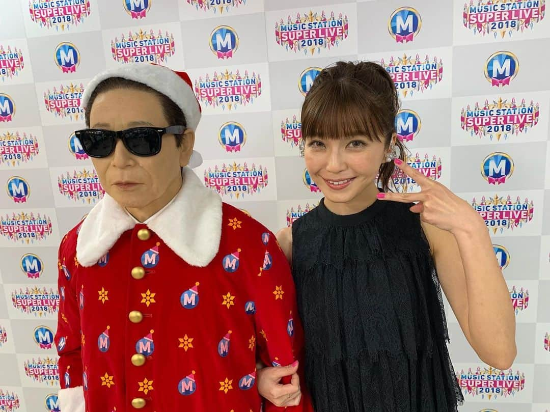 宇野実彩子さんのインスタグラム写真 - (宇野実彩子Instagram)「. #Mステスーパーライブ、ありがとうございます❣️ #Vダンス してくれたかな✌️ . タモサンタさんとツーショットも🎅💓」12月21日 22時37分 - misako_uno_aaa