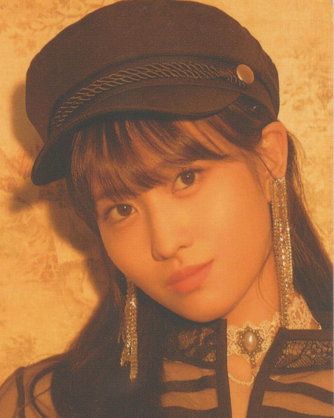 モモさんのインスタグラム写真 - (モモInstagram)「♡ [Scan] 181221 - 2019 Season’s Greetings -  #MOMO #트와이스 #모모 #平井もも #もも #TWICE © tsanat」12月21日 23時13分 - momojype