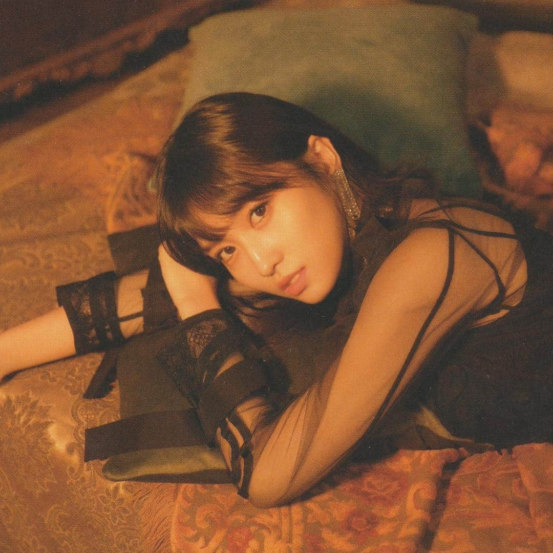 モモさんのインスタグラム写真 - (モモInstagram)「♡ [Scan] 181222 - 2019 Season’s Greetings Photobook -  #MOMO #트와이스 #모모 #平井もも #もも #TWICE © tsanat」12月22日 9時14分 - momojype