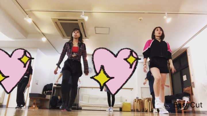 依東杏奈のインスタグラム：「Twitterより少し長めの動画✨🎵✨ 見てねん😃💗 #IZ*ONE #lzone #韓国 #dance #大好き 😊」