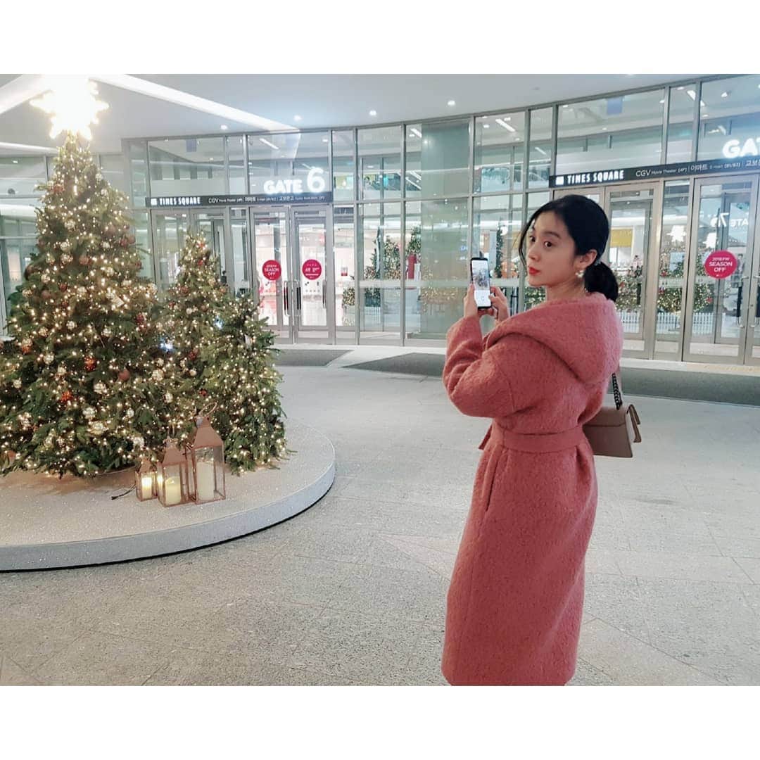 ヘリム さんのインスタグラム写真 - (ヘリム Instagram)「따뜻한 연말 보내세요❣미리 Merry Christmas and Happy New Year!🎄💝🎉🎁#happyholidays」12月22日 10時35分 - wg_lim