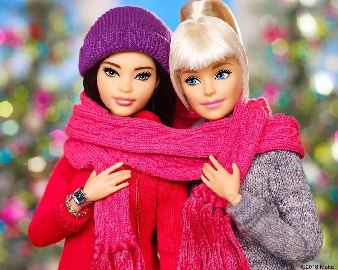 バービーさんのインスタグラム写真 - (バービーInstagram)「Wrapped up in excitement for the holiday season! Looking forward to cozying up with friends and fam. ❄️ #barbie #barbiestyle」12月22日 5時06分 - barbiestyle