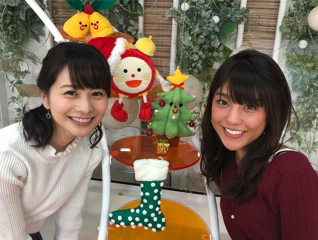 高見侑里さんのインスタグラム写真 - (高見侑里Instagram)「◡̈♥︎ 今朝の#めざましどようび のスタジオにはクリスマスツリーが🎄 さて！#岡副麻希 ちゃんの初主演ドラマ「きっと...伝わるストーリー。」が現在#FOD で配信中です♫気になる方はFOD公式サイトをチェックしてみてください♡ 今日は#冬至 ☺︎冷えた身体をゆず湯で温めてみてはいかがでしょうか✧ * トップス&スカート…#FabulousAngela ピアス…#GOLDY」12月22日 8時57分 - yuri_takami_official