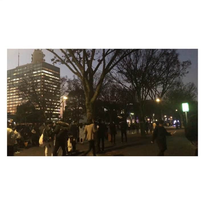 横島ふうかのインスタグラム：「＊＊＊ はやく着きすぎちゃって 点灯するところも見てきた+｡(o･ω-人)･.｡ #青の洞窟  #青の洞窟イルミネーション  #青の洞窟shibuya  #shibuya #渋谷 #イルミネーション #winter」