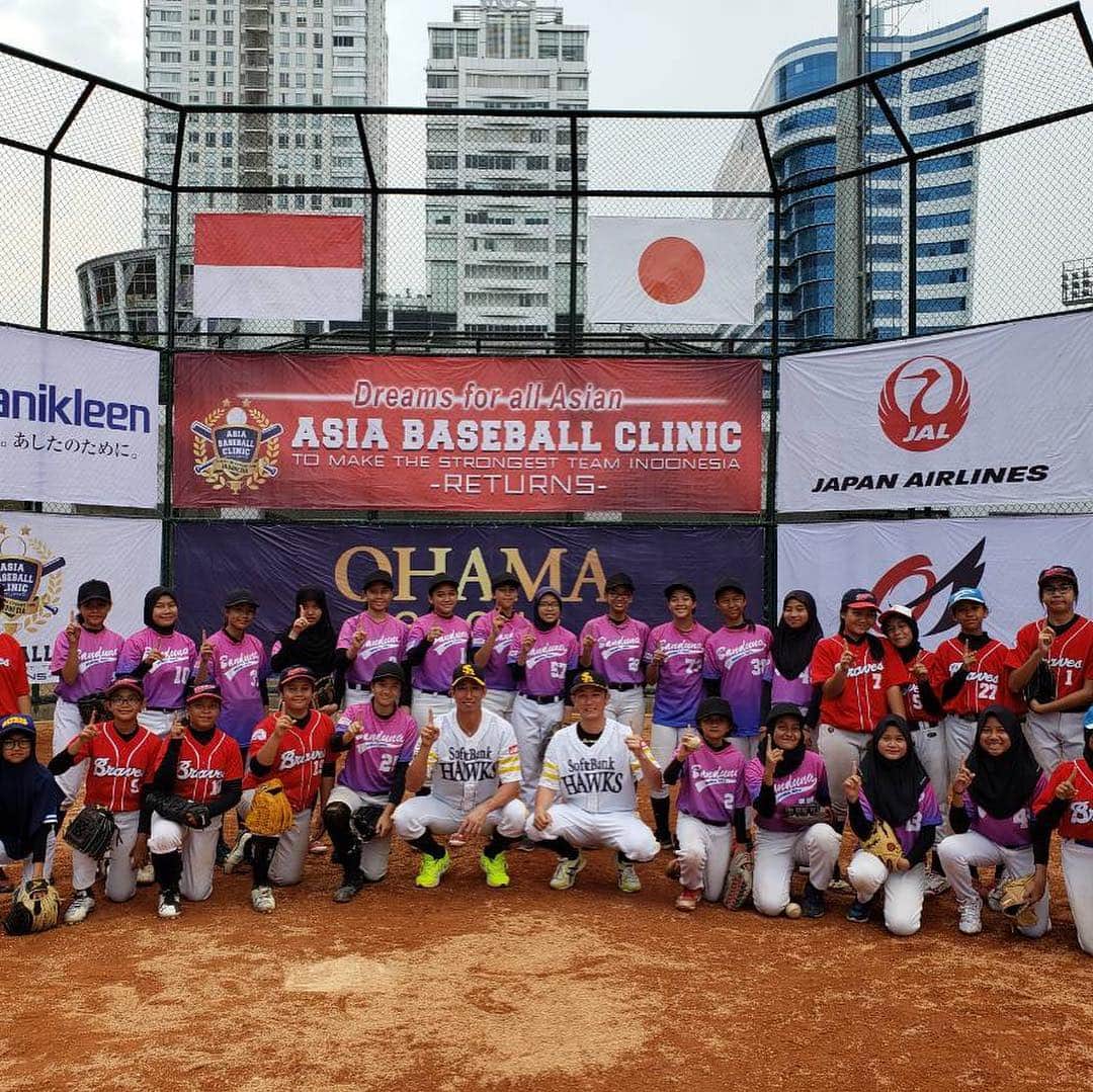 福田秀平さんのインスタグラム写真 - (福田秀平Instagram)「インドネシア、ジャカルタに行ってきました(^^) 川島さんに誘っていただき、とてもいい経験ができました。サポートしていただいた方にも感謝してます(^^) そして、なによりインドネシアの子供達の楽しく野球をする姿を見て僕も色々と学ばしていただきました。写真を載せます。 #ジャカルタ #おおはまグループ #川島慶三 #福田秀平 #KBC #アサデス。」12月22日 19時10分 - fukudashuhei7