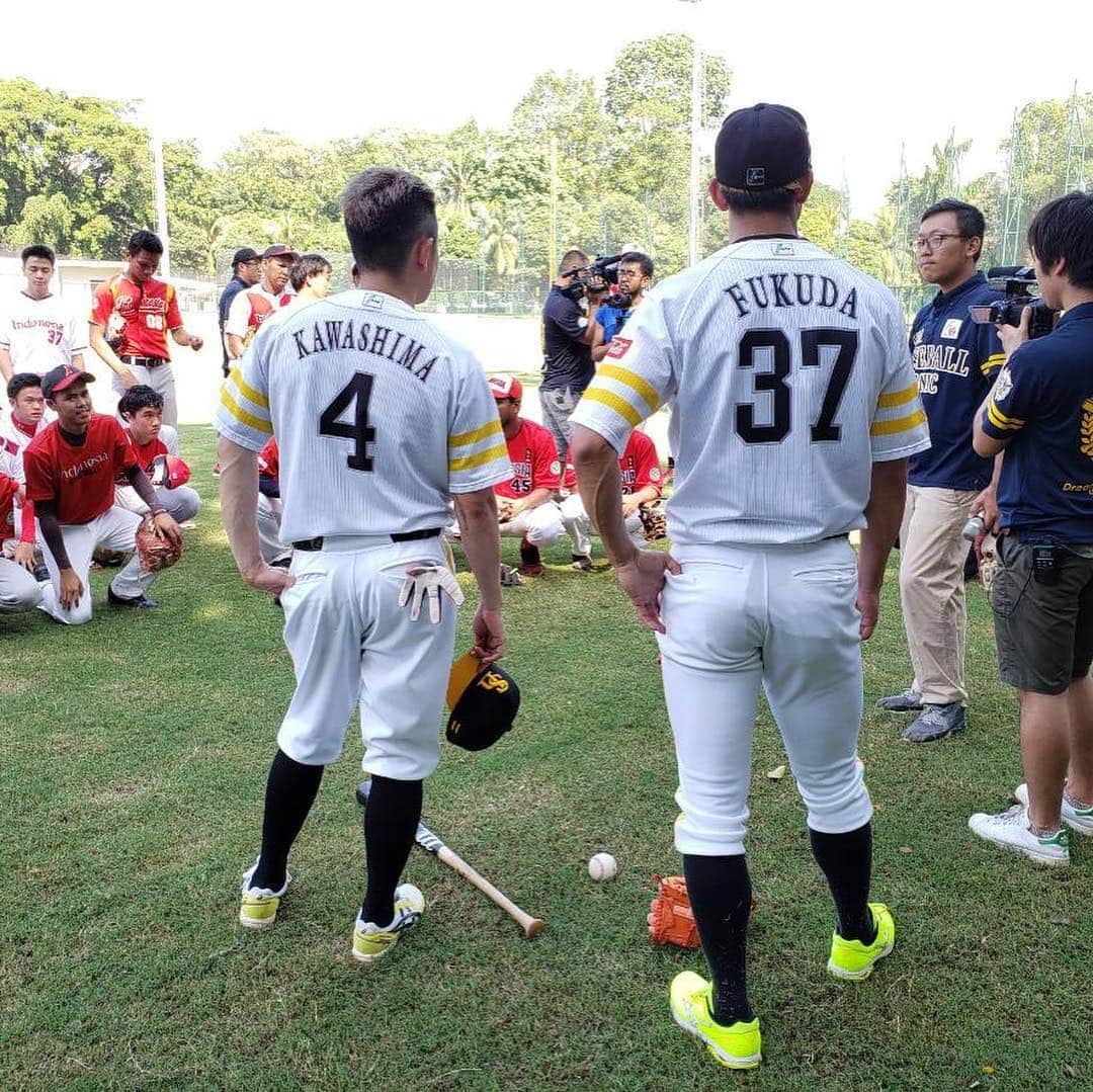 福田秀平さんのインスタグラム写真 - (福田秀平Instagram)「インドネシア、ジャカルタに行ってきました(^^) 川島さんに誘っていただき、とてもいい経験ができました。サポートしていただいた方にも感謝してます(^^) そして、なによりインドネシアの子供達の楽しく野球をする姿を見て僕も色々と学ばしていただきました。写真を載せます。 #ジャカルタ #おおはまグループ #川島慶三 #福田秀平 #KBC #アサデス。」12月22日 19時10分 - fukudashuhei7