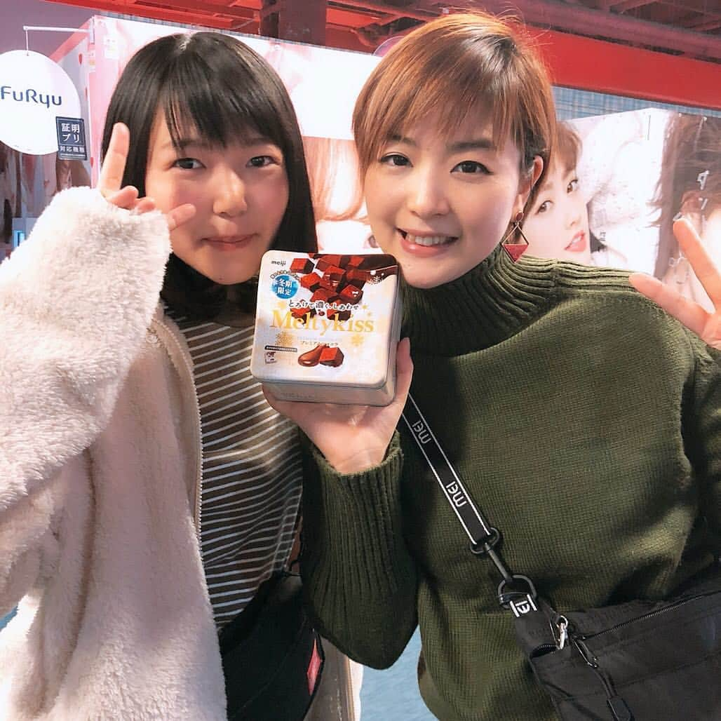 Miki Hirookaさんのインスタグラム写真 - (Miki HirookaInstagram)「2018.12.21 親戚大集合🤣❤️✨ 私のお父さんのイトコと、その子供たち👨‍👨‍👧‍👦👨‍👩‍👦‍👦🐒🐒🐒🐒🐒🐒 飲んで食べて喋って動いて、終始楽しかった😊✨血の繋がりっておもしろい😊 なんやかんや、やっぱ似てるし安心する😊子供たちの将来も楽しみやし😊どんな事があっても守ってあげたい😊自分たちもそうやって守られて来たんやなって思うと、家族、親戚に感謝の気持ちでいっぱいになりました✨ またこうして集まってバカ騒ぎ出来るようにこれからも頑張ろっ‼️ 良い日やったから思い出に記録💋  #廣岡家 #親戚大集合 #2018 #もうすぐ今年が終わる #早いなぁ」12月22日 19時09分 - miki_hirooka