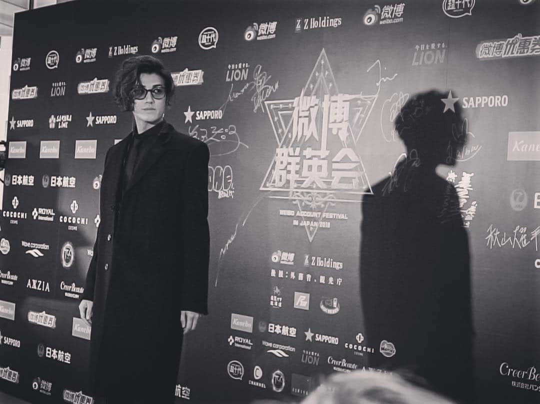 赤西仁さんのインスタグラム写真 - (赤西仁Instagram)「Weibo Award 2018 “The Most Influential Artist Award” Thank you for loving me.  Weibo授賞式 ”微博日本最も影響力あるアーティスト賞” ご馳走さまでした。  #CHINA #JAPAN #TOKYO #WEIBO #Award #Redcarpet #JINAKANISHI #2018 #LOVE」12月22日 19時29分 - jinstagram_official