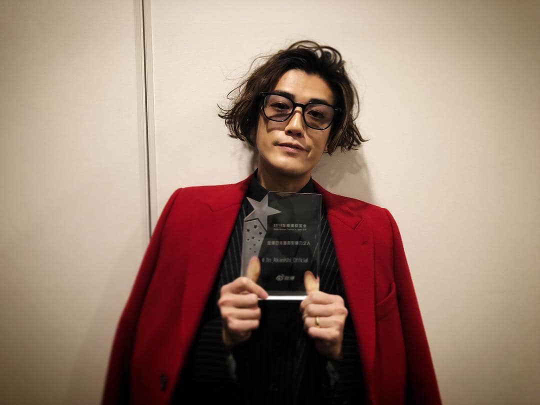 のインスタグラム：「Weibo Award 2018 “The Most Influential Artist Award” Thank you for loving me.  Weibo授賞式 ”微博日本最も影響力あるアーティスト賞” ご馳走さまでした。  #CHINA #JAPAN #TOKYO #WEIBO #Award #Redcarpet #JINAKANISHI #2018 #LOVE」