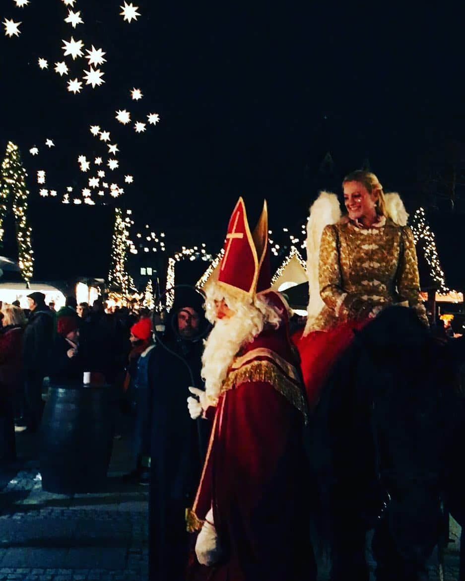 山崎直之のインスタグラム：「Xmas market at Köln🌲」