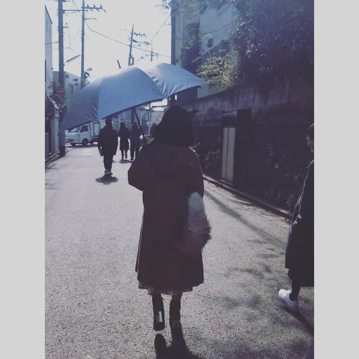 吉岡里帆（マネージャー）のインスタグラム：「🦊 ＼どんぎつねさーん！／ . . #どん兵衛 #どんぎつね #メイキングその2 #先輩マネージャー撮影 #パイセンのイチオシ動画 #たしかにかわいいぞ #いつかのどんぎつね」