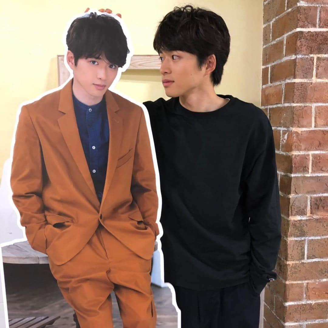 白洲迅さんのインスタグラム写真 - (白洲迅Instagram)「これからカレンダーお渡し会⭐︎ 等身大より若干小さい 笑 パネルがありますのでよければ一緒に写真撮ってやってください それじゃあ待ってまーす✋」12月22日 11時23分 - jin_shirasu_official