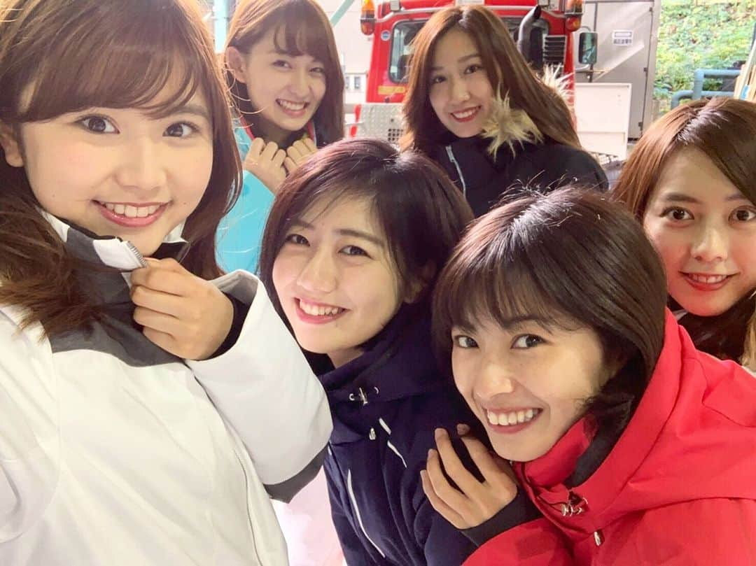 佐々木ゆめのインスタグラム：「ウェアのカラーやデザインにも個性が出て、楽しい👭💕 #SKI #ウェア #フェニックス #HEADSKI #スキーウェア  @sayama_ski」