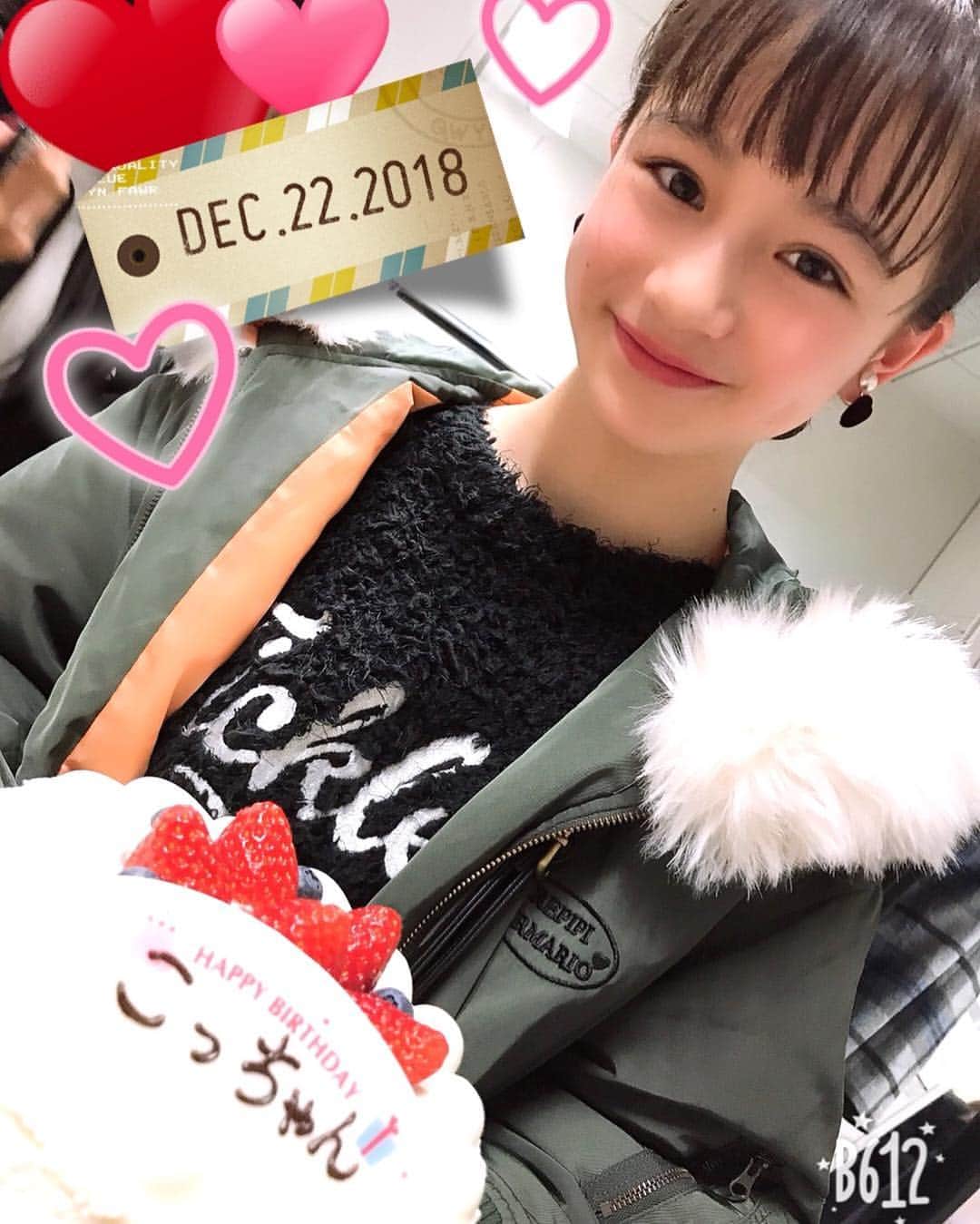 ニコ☆プチのインスタグラム：「今日12月22日は… こっちゃんの誕生日ー🎂🎉 昨日の会見中にサプライズで ケーキを用意したよ💗 ビックリして言葉になっていなかった こっちゃん笑  最近は大人っぽさも出てきて ますます成長中😉 こっちゃん、おめでとーー👏 (撮影はルキ @ruki_0808 がしてくれたよ📸) #ニコプチ #プチモ #琴楓 #こっちゃん #誕生日 #バースデーガール」