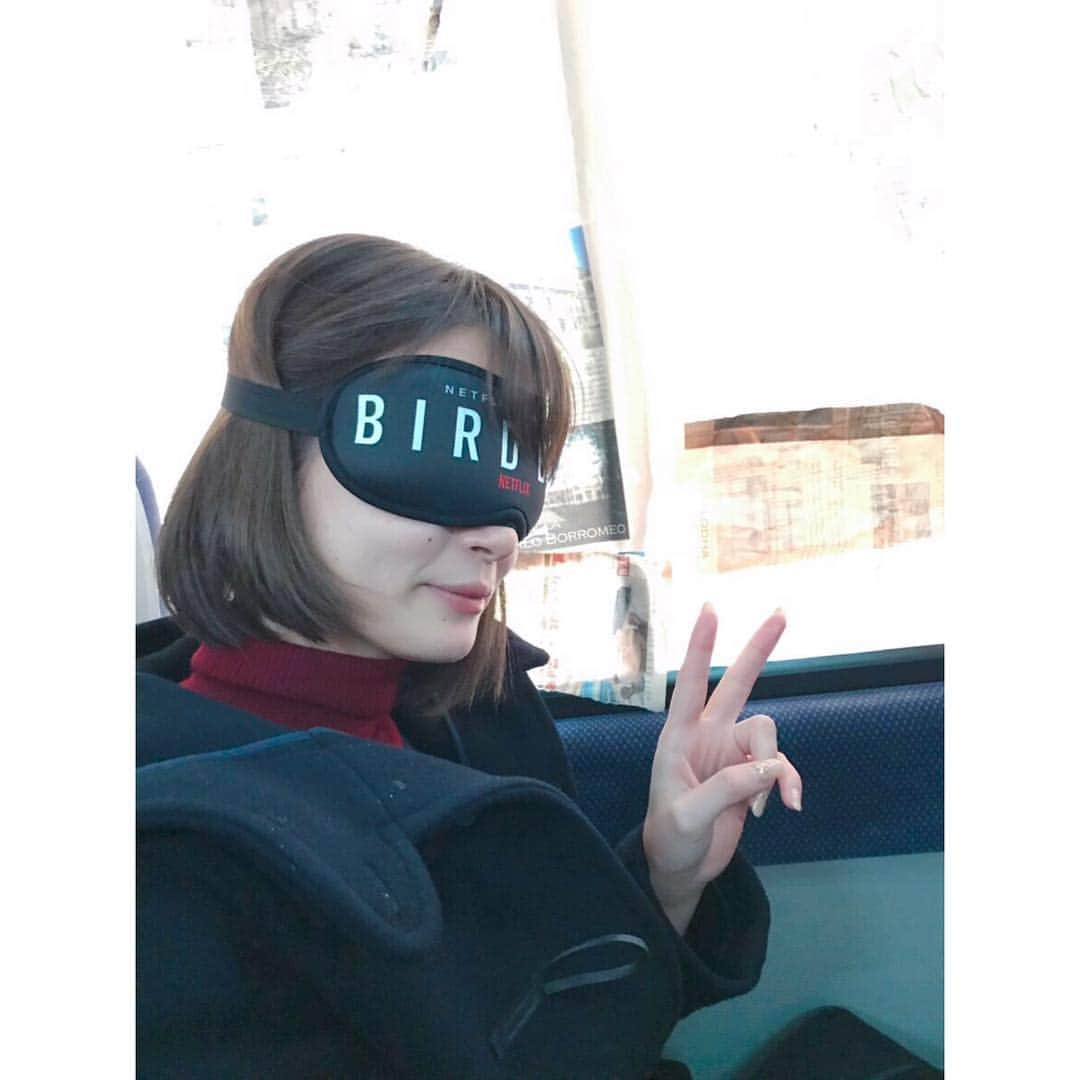 宇内梨沙さんのインスタグラム写真 - (宇内梨沙Instagram)「✳︎ NETFLIXで昨日から配信された 「BIRD BOX」のイベント . “観ない観光”に参加してきました。 アイマスクをつけて 渋谷を歩いたり、食事をしたり… 視覚を遮ることで感じる過度な不安や 食事ではいつも以上に感じる味わい。 新たな体験で面白いツアーでした！  #netflix #観ない観光 #birdbox  どこに行くかわからないように 移動のバスの窓まで新聞で 目張りされていました。笑」12月22日 16時02分 - risaunai