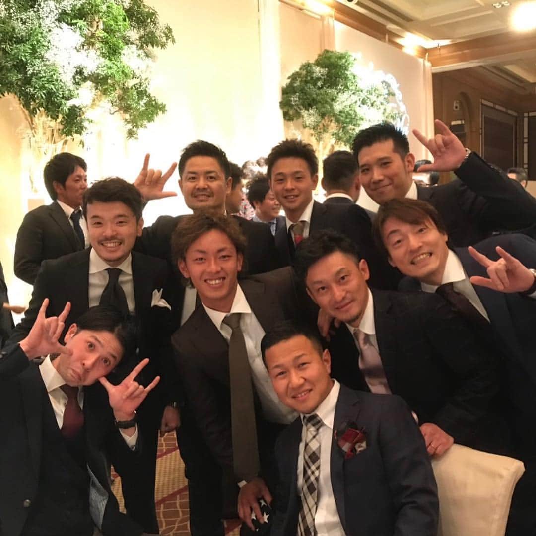 今宮健太さんのインスタグラム写真 - (今宮健太Instagram)「高田さんの結婚式でしたぁー(^^) 先輩おめでとうございます！！🎉 東京きて 昨日も3人部屋。 今日も3人部屋。笑 1人部屋にしよ。笑 #西新こころ #GenBee #梶原隆宏 #EC」12月22日 16時51分 - kntaaaaaaa