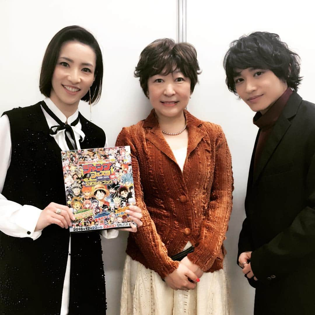 早霧せいなさんのインスタグラム写真 - (早霧せいなInstagram)「"ジャンプフェスタ"トークショーに出演しました✨  #黒碕薫先生 #松岡広大くん #早霧せいな #ジャンプフェスタ #るろうに剣心が繋いだご縁💕 #来場者が貰えるキーホルダー #やっぱり剣心カッケー」12月22日 17時19分 - seinasagiri_official