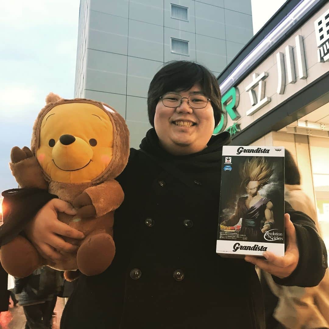 小林優斗のインスタグラム：「ドラゴンボールで一番すきなセル編の悟飯、西くんがUFOキャッチャーでとってくれました。 プーさんもオマケに。 ありがとう！ #ドラゴンボール #プーさん#カメラマン#西#良いお年を」