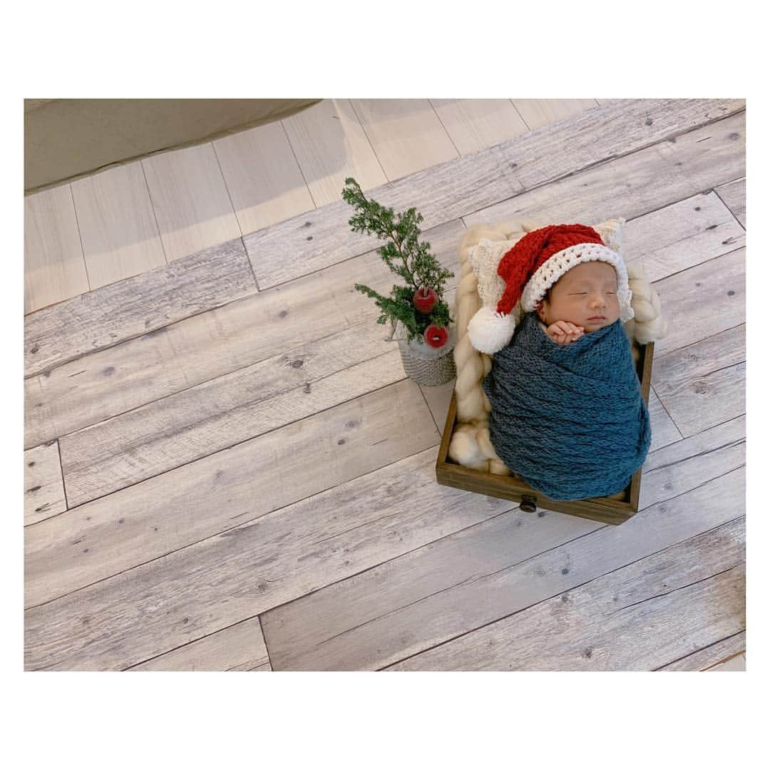 辻希美さんのインスタグラム写真 - (辻希美Instagram)「サンタさん🤶バージョン👶💕 #ニューボーンフォト #サンタさん#🤶 #小さなサンタクロース #可愛い過ぎるサンタさん #可愛い #可愛い過ぎる #新生児 #生後２週間 #ニューボーンフォト撮影 #クリスマス#🎄 #最高のプレゼント #親バカ炸裂」12月22日 20時29分 - tsujinozomi_official