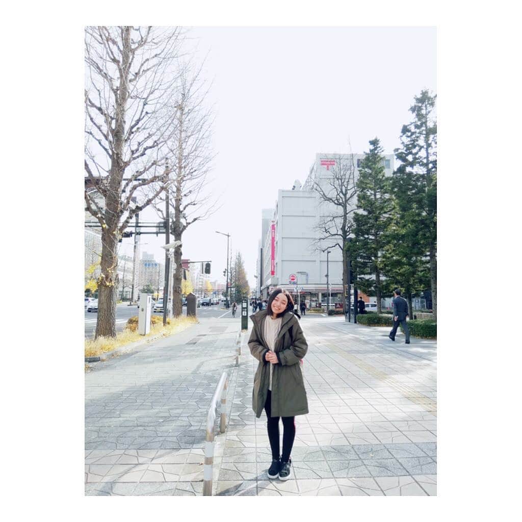 のインスタグラム：「演劇ハイキュー 最強の場所44公演、 そして、進化の夏から一年半！ たくさんたくさんありがとうございます☺️ ＊ たくさんのありがとうの気持ちを、ブログに込めましたので、読んでね。 前後編に分かれてます、どっちもぜひ！  ①最強の一年半 https://ameblo.jp/saito-ami/entry-12427059876.html ②谷地仁花役、斎藤亜美 https://ameblo.jp/saito-ami/entry-12427498295.html  わたしにとって大切だった時間が、あなたにとってもそうであったならば、とても幸せ☺️ ＊ #最強の場所 #演劇ハイキュー  #村人b #聖地 #斎藤亜美 #saitoami」