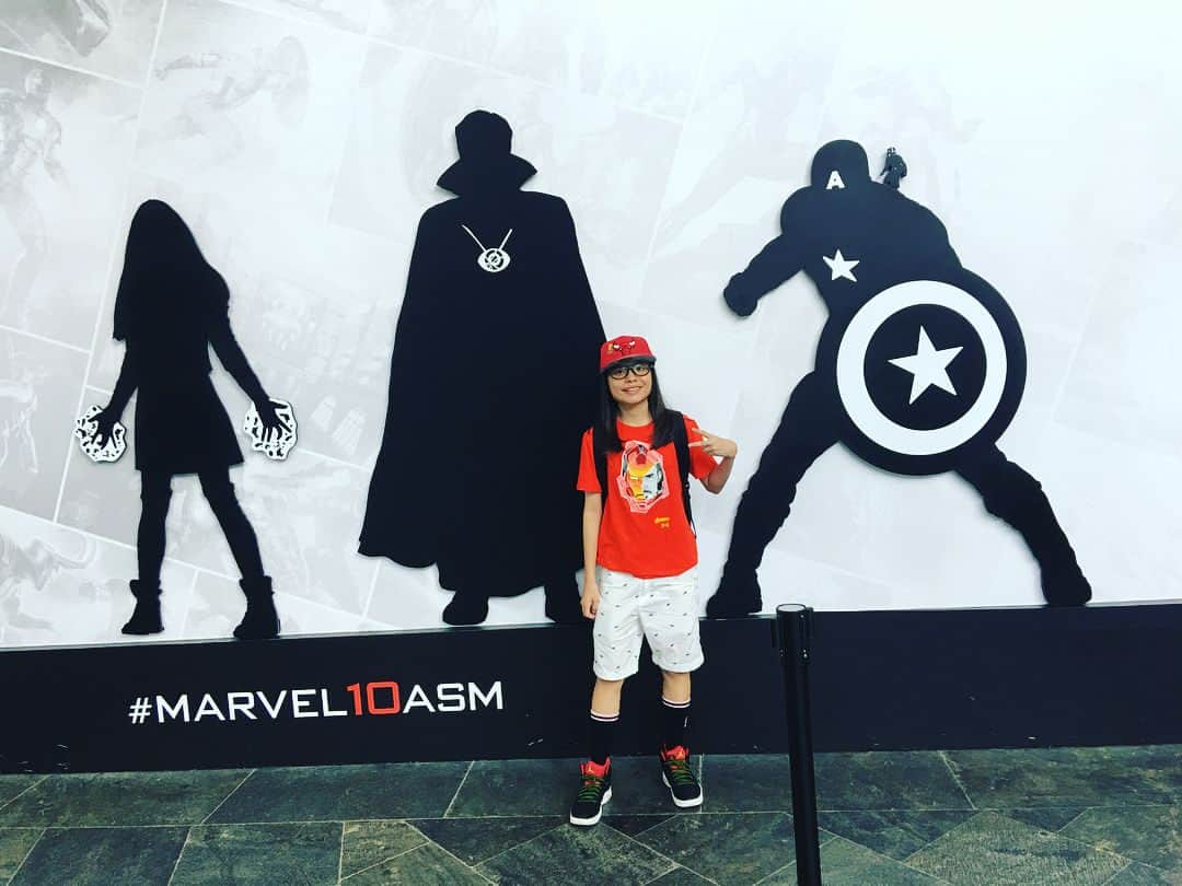 エイコンのインスタグラム：「10 years of heroes and counting! @marvel @marvelstudios #BallerAlert #SwagChamp #JsOnMyFeet #Marvel #MarvelStudios #MarvelGang #MarvelFanatic #MarvelFan」