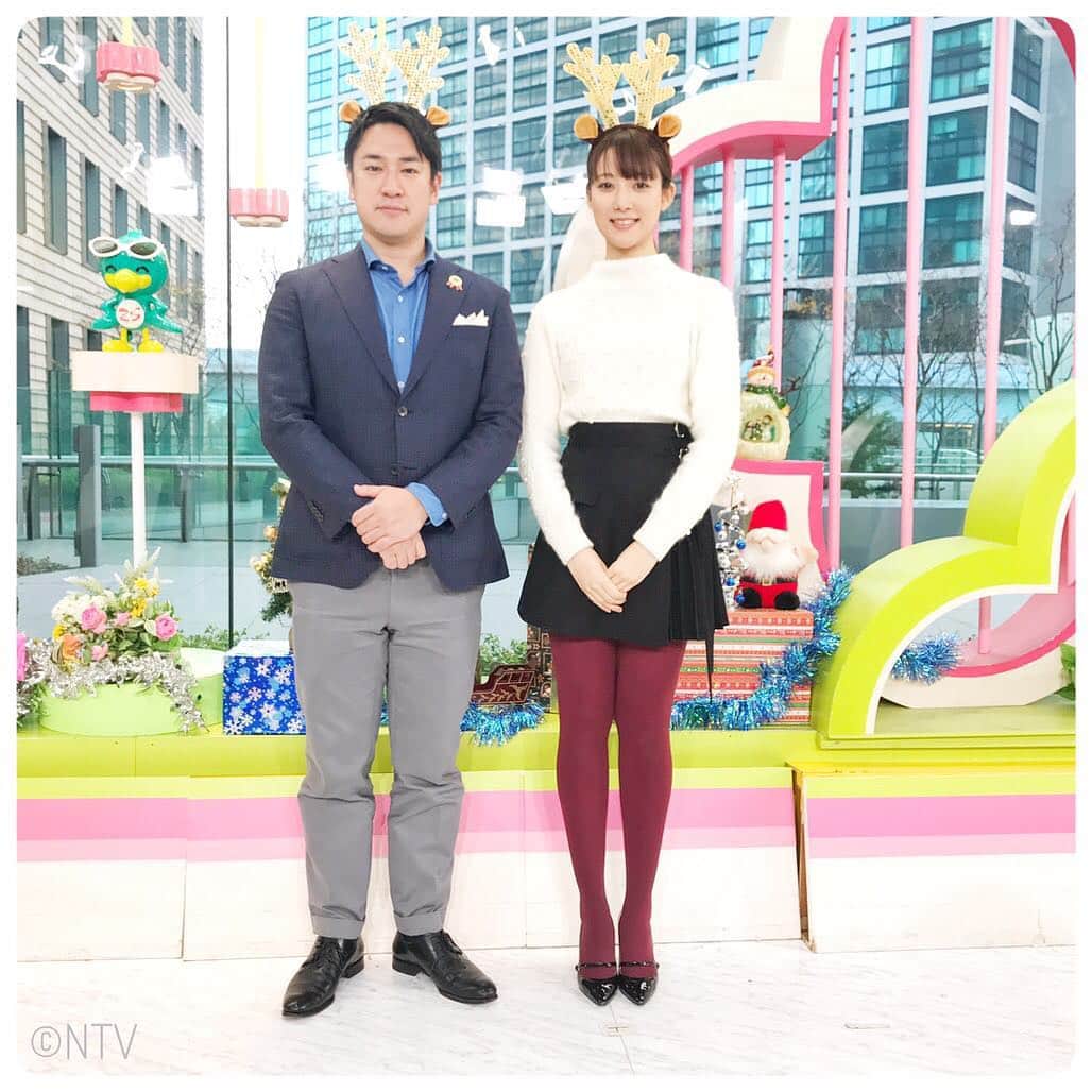 ズームイン!!サタデーさんのインスタグラム写真 - (ズームイン!!サタデーInstagram)「三連休＆もうすぐクリスマス✨✨ みなさん、予定は決まりました❓  #トナカイポーズ #衣装投票ありがとうございました #山崎あみ #辻岡義堂 #脚長っ‼️🦵」12月22日 23時43分 - zumusata