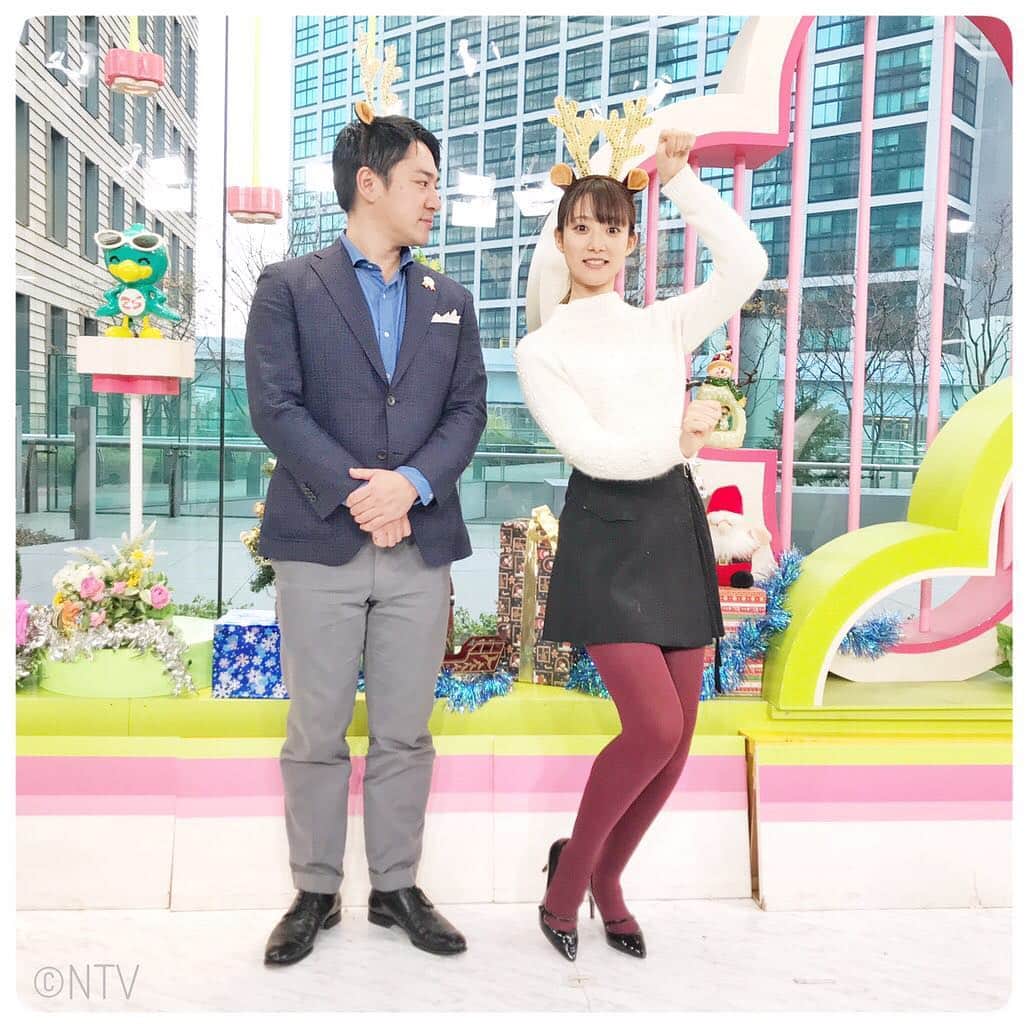 ズームイン!!サタデーさんのインスタグラム写真 - (ズームイン!!サタデーInstagram)「三連休＆もうすぐクリスマス✨✨ みなさん、予定は決まりました❓  #トナカイポーズ #衣装投票ありがとうございました #山崎あみ #辻岡義堂 #脚長っ‼️🦵」12月22日 23時43分 - zumusata