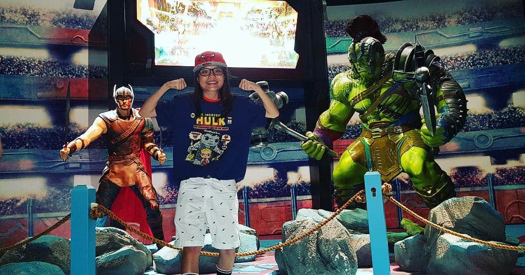 エイコンのインスタグラム：「Thor Ragnarok! @marvel @marvelstudios #Marvel #MarvelStudios #MarvelGang #MarvelFanatic #MarvelFan #ThorRagnarok #Thor #Hulk」
