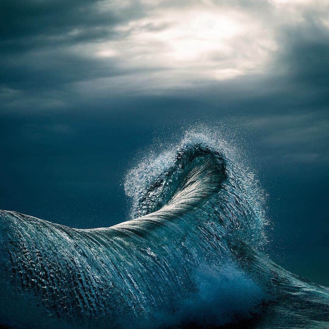 Canon Photographyさんのインスタグラム写真 - (Canon PhotographyInstagram)「Amazing wave captured by @warrenkeelan! The detail is incredible! Canon 5D Mark IV + 70-200 with underwater housing!  #canon_photos #ocean #wave #stormy #moody」12月23日 3時08分 - cpcollectives