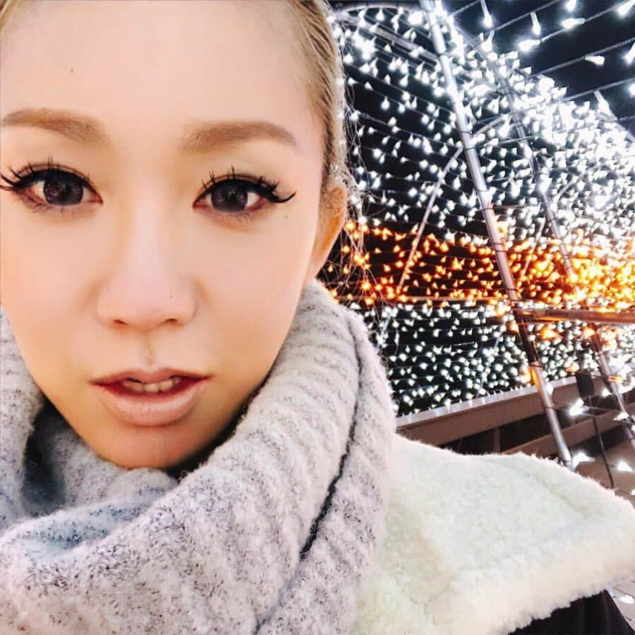 倖田來未さんのインスタグラム写真 - (倖田來未Instagram)「🎄リアル サムデイ 状態🎅﻿ ﻿ #実は昨日 #結婚記念日 #8年目突入 #観覧車から見た景色がめちゃんこ綺麗だった #イルミネーション #インスタ映え #クリスマス #christmas」12月23日 13時35分 - kodakumi_official