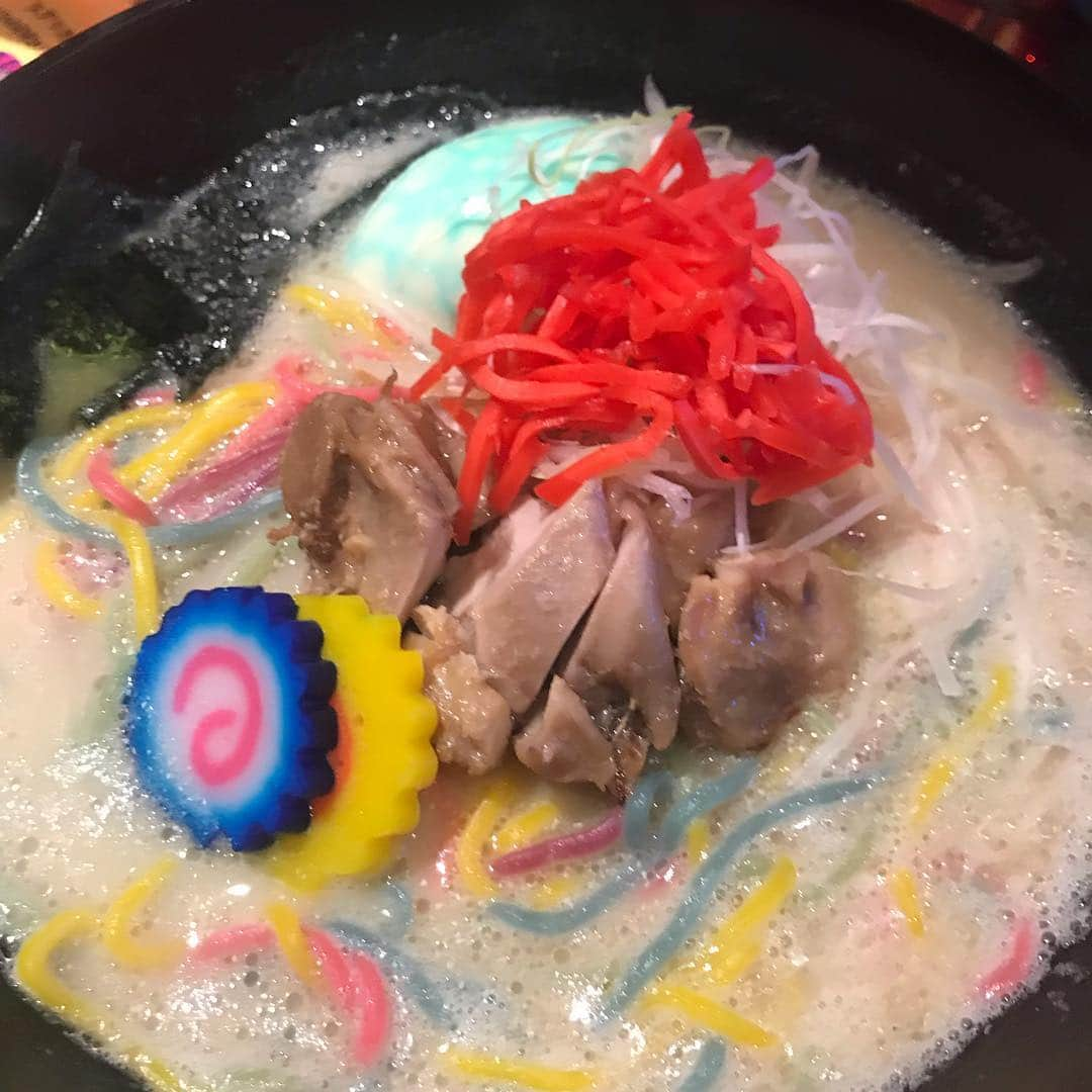 SPARAさんのインスタグラム写真 - (SPARAInstagram)「子供達喜ぶかなと行ってみた原宿の @kawaiimonstercafe  食べ物がなかりグロテスクですが、、ショーもあって、遊園地のようなアトラクションのようなレストランでした♡ #kawaiimonstercafe#外人観光客#ばかり#原宿#原宿レストラン#harajuku#harajukurestaurant#カワイイモンスターカフェ」12月23日 6時22分 - spara_aco