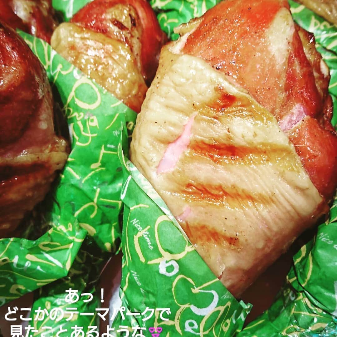 サニーマートさんのインスタグラム写真 - (サニーマートInstagram)「. ワクワク♥️ドキドキ♥️クリスマス♥️ . いよいよ始まりますよ😆 . 皆様お待ちしてまーす😁 . #サニーマート#クリスマス#ターキーレッグ#チキン#ユニバ#スーパー#高知#愛媛」12月23日 9時53分 - sunny__mart