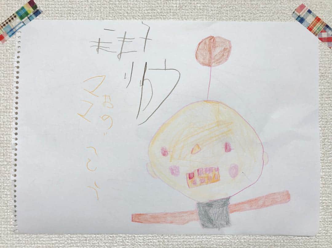 高見まなみのインスタグラム：「34歳になりました。 いつも髪くくってるから、 ママもついにコロ助かな。  #コロ助 #4歳の絵 #平成最後の #天皇誕生日」