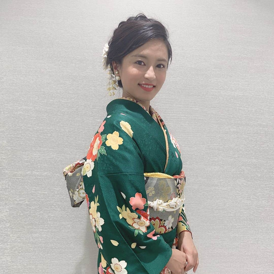 杉村理恵子さんのインスタグラム写真 - (杉村理恵子Instagram)「今日はこじるりちゃんのバースデー おめでとー💕 益々お綺麗に💕 この時期はお着物のヘアメイクが出来るのが楽しい  #ヘアメイク #小島瑠璃子 #お振袖 #ハッピーバースデー」12月23日 11時47分 - hair_make_osugi