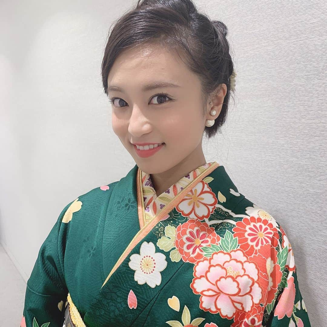 杉村理恵子さんのインスタグラム写真 - (杉村理恵子Instagram)「今日はこじるりちゃんのバースデー おめでとー💕 益々お綺麗に💕 この時期はお着物のヘアメイクが出来るのが楽しい  #ヘアメイク #小島瑠璃子 #お振袖 #ハッピーバースデー」12月23日 11時47分 - hair_make_osugi