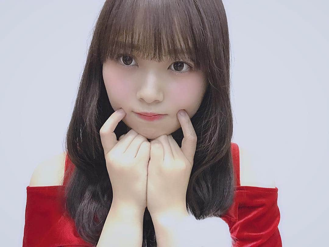 山内祐奈さんのインスタグラム写真 - (山内祐奈Instagram)「. 🎅🎅🎅 今日は会場がサンタさんで溢れてたね！ 私もサンタさんになりました❤︎ #クリスマス#サンタさん」12月23日 22時36分 - yuna_hkt48