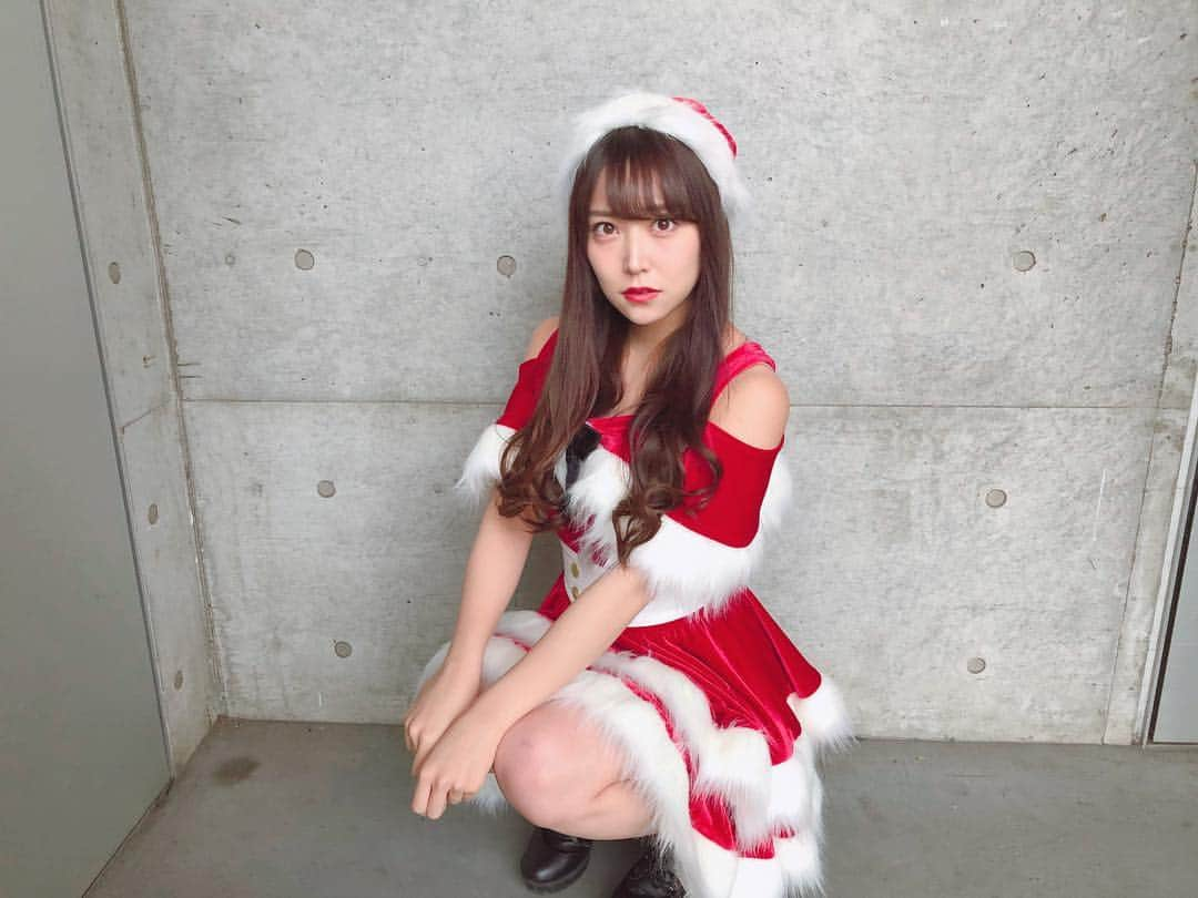 白間美瑠さんのインスタグラム写真 - (白間美瑠Instagram)「AKB個別握手会in幕張🎅🏻 少しセクシーサンタ！笑 #私服るん #サンタるん  #みるサンタ #サンタ」12月23日 23時24分 - shiro36run