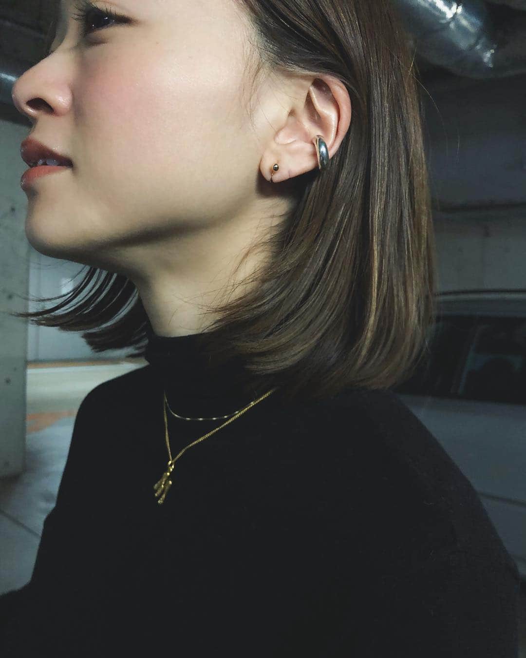 野尻美穂のインスタグラム：「みひろイヤカフと enasolunaのイヤリング。 ネックレスもみひろちゃんのゴールドライン☺️ Mはセリーヌです。 #accessories  #loro #enasoluna #celine」