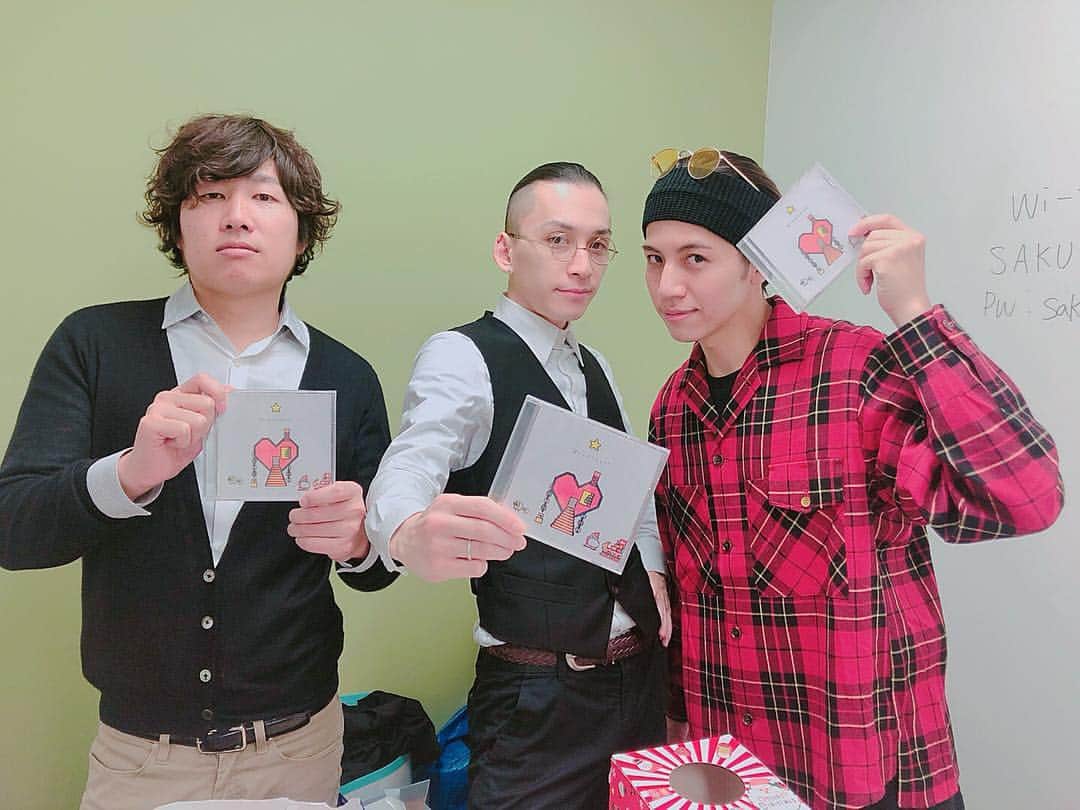 REO のインスタグラム：「お渡し会✌️ #ぼくとクリスマス」