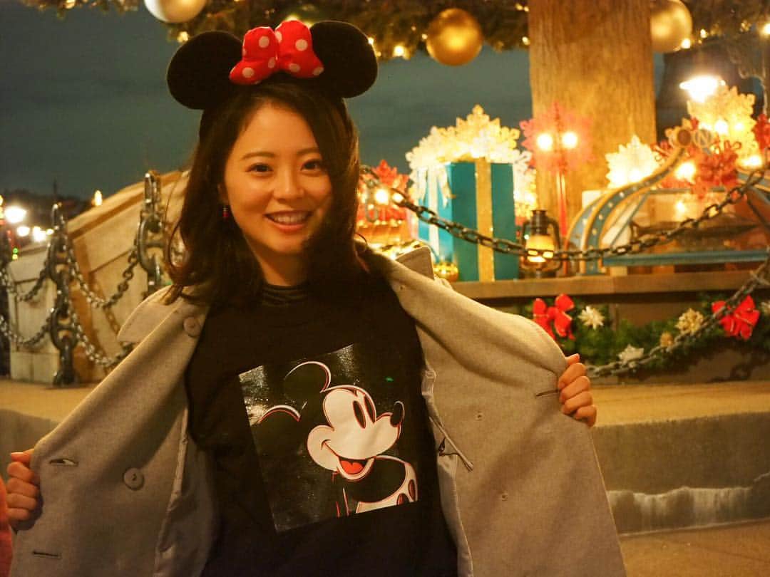 村崎樹江里のインスタグラム：「Bright lights ignite the night🕯 . . . #disney #disneysea #christmas #merrychristmas  #tbt #winter #winterfashion  #portraitphotography #camera #nikon #olympus #dslrphotography #instagram #japan #tokyo #tokyogirl  #一眼レフ #ポートレート部 #写真好きな人と繋がりたい #カメラ #いいね #女子力向上委員会 #メイク #冬 #クリスマス #時差投稿 . . .」