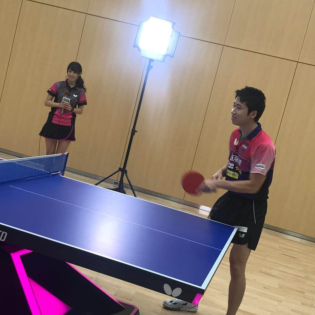 鷲見玲奈さんのインスタグラム写真 - (鷲見玲奈Instagram)「. 今夜のスポーツウォッチャーは、スペシャル第２弾です✨ 先日取材した水谷隼選手が登場😊 グランドファイナルやTリーグでお忙しい中、ありがとうございます😢 . 日本卓球界を長年牽引してきた水谷選手、やはりすごかったです…！！😨 衝撃の神業をお見逃し無く！！！ . ヒントは、手に持っている3つのボール✨ 今夜23時からのスポーツウォッチャーで、ぜひご覧下さい😊 . . #スポーツウォッチャー #水谷隼 選手 #卓球」12月23日 16時56分 - sumi__reina