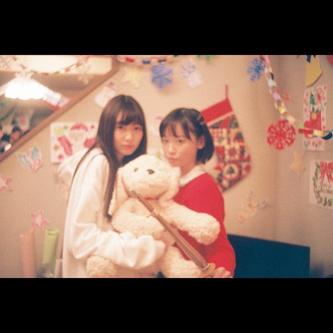 岡本夏美さんのインスタグラム写真 - (岡本夏美Instagram)「由夏と茜 気になる関係だよねなんか  #film #natsufilm #さくらの親子丼2 ティーバーで見逃し配信あります、」12月23日 18時12分 - okamoto_natsumi