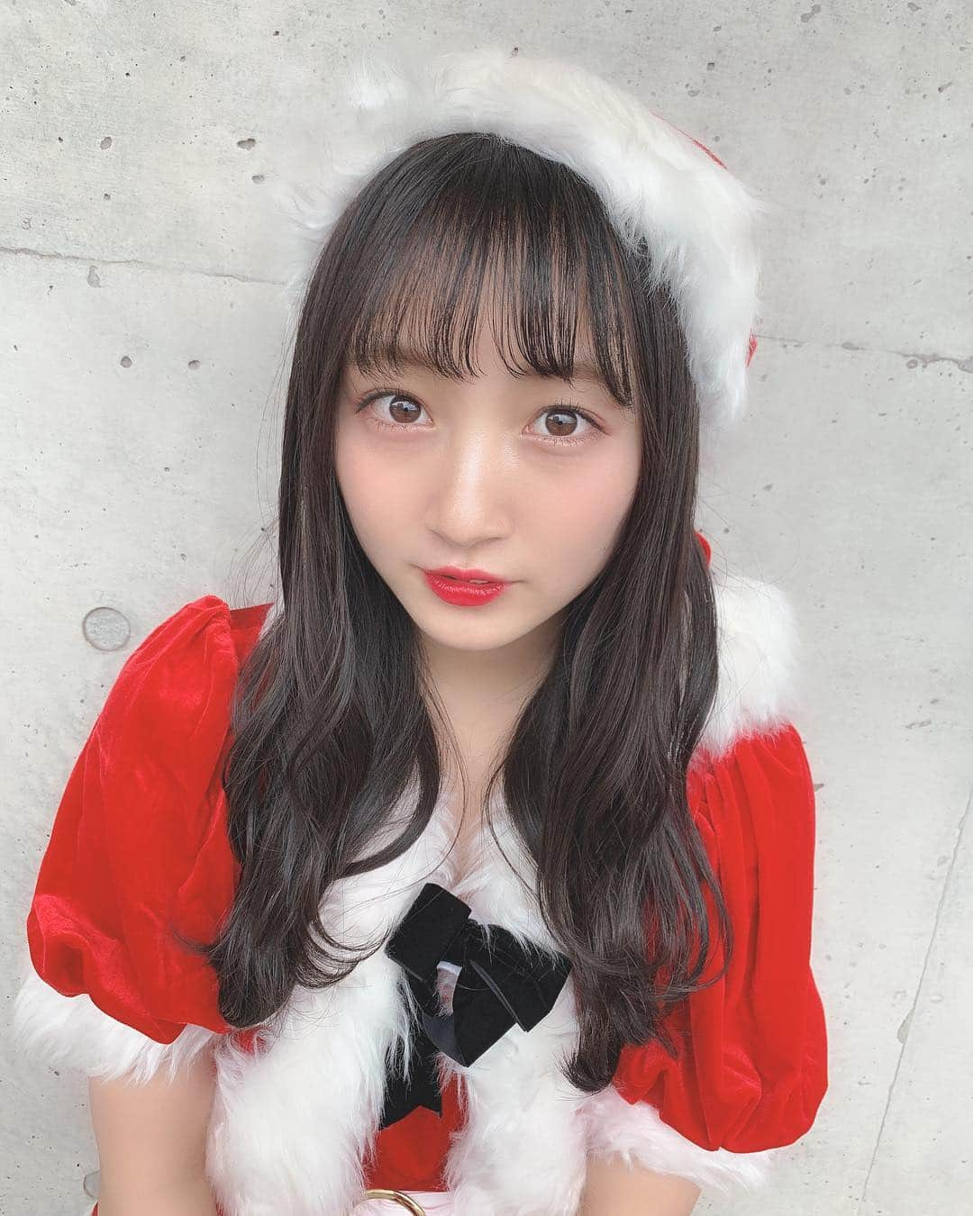 山本彩加さんのインスタグラム写真 - (山本彩加Instagram)「#クリスマス のイブイブ💗💗 みんなに会えて幸せすぎた！！ . 今日が2018年ラストの握手会😖❤️ 寂しいけどまたすぐに会えるから！！ . 本当にたくさん会いに来てくれて支えてくれて本当にありがとうございました！！2019年はもっともっと会いたい！！って思わせます❤️❤️ . #サンタコス 🎅🏻 似合ってる？」12月23日 18時17分 - ayaka48_yanyan