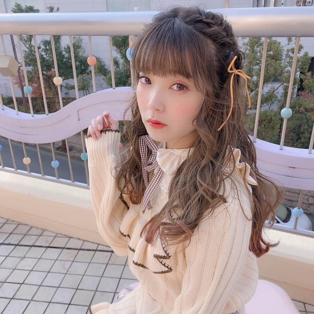 mimさんのインスタグラム写真 - (mimInstagram)「ピューロランドの時のヘアメイクは かえさんにして頂きました！ 初めましてのかえさんアレンジ💕とっても可愛くしてもらったよ！」12月23日 19時00分 - mim_11_11